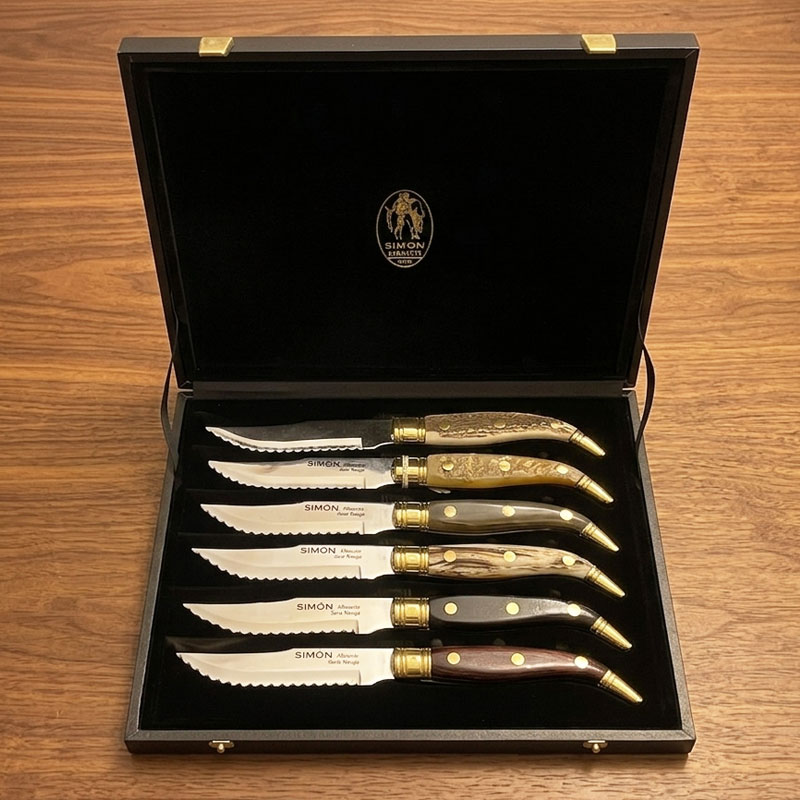 Simón Cuchillerías luxury case open showing a set of 6 handcrafted navaja-style steak knives.